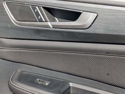 Used 2025 Volkswagen Atlas Cross Sport SE image 34