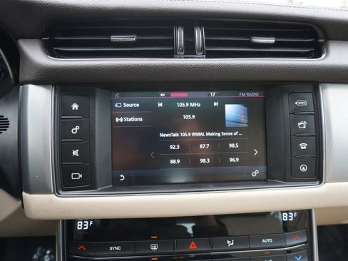 Used 2016 Jaguar XF Premium image 23