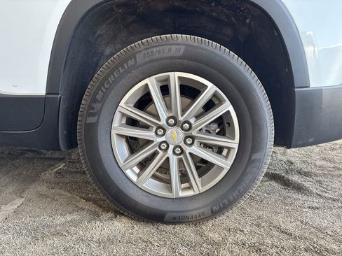 Used 2022 Chevrolet Traverse LT FWD image 24