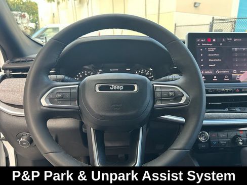 Used 2024 Jeep Compass Latitude AWD/4WD image 19