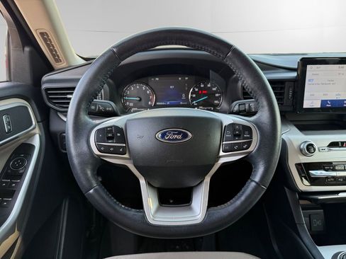 Used 2022 Ford Explorer XLT w/ Class IV Trailer Tow Package image 12