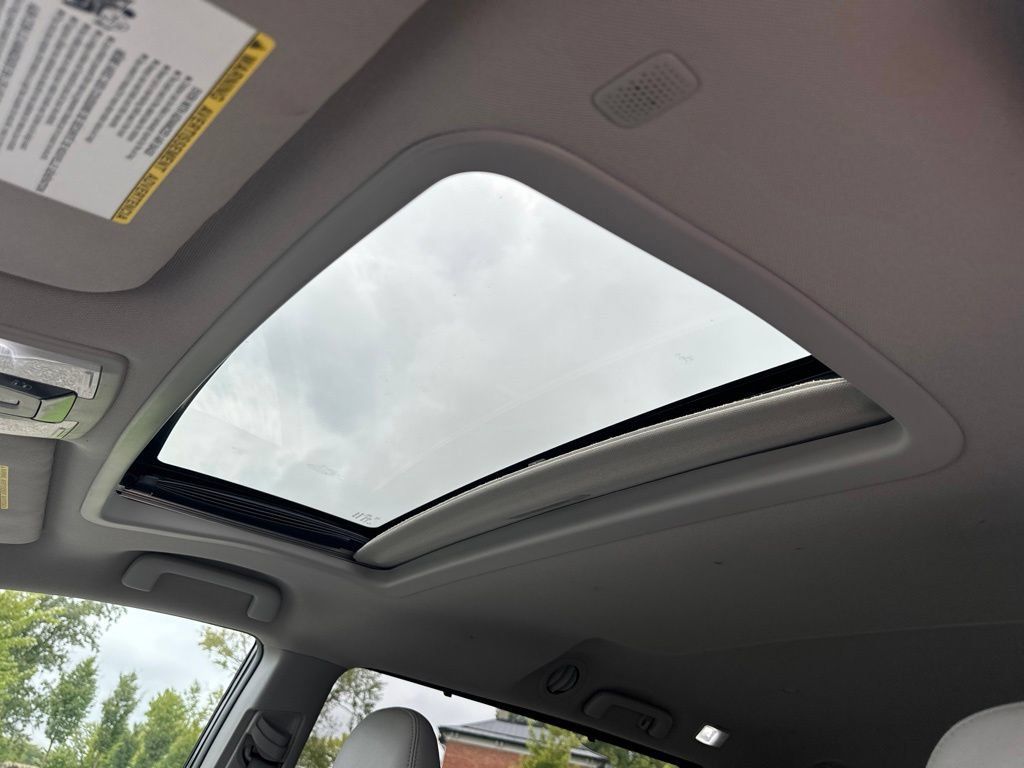 Used 2019 Toyota Sienna XLE w/ XLE Navigation Package FWD image 19