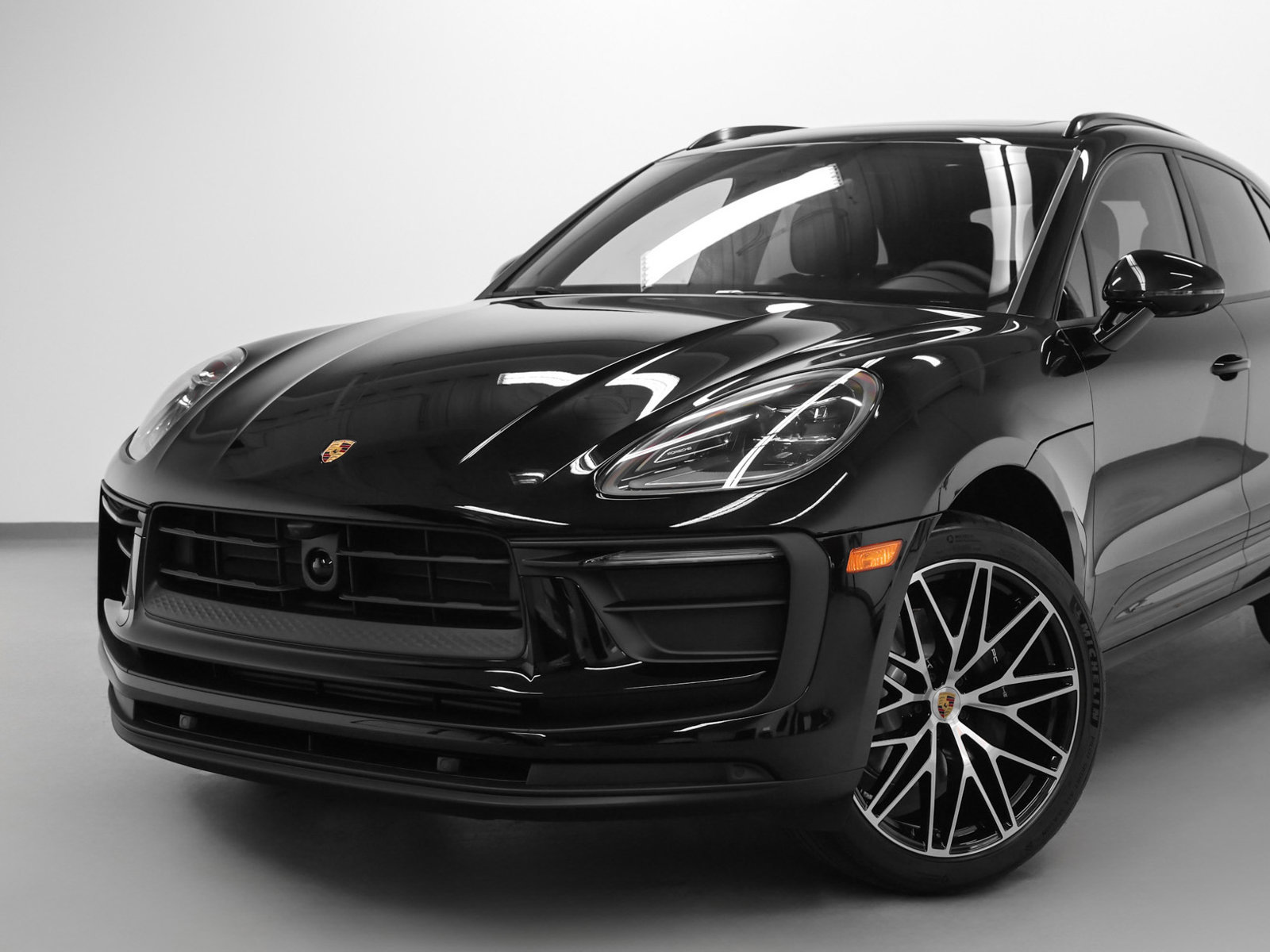 Certified 2026 Porsche Macan AWD/4WD image 7