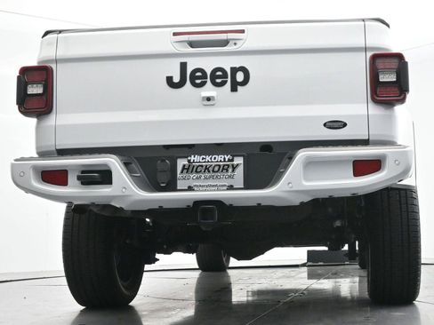 Used 2023 Jeep Gladiator Overland AWD/4WD image 45