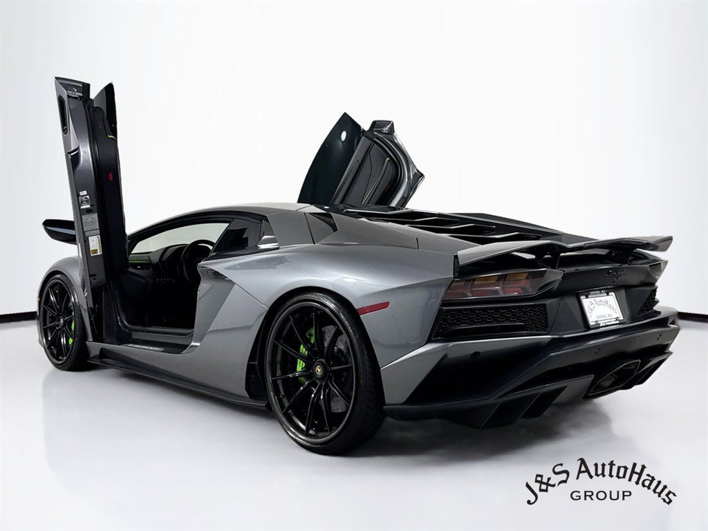 Used 2018 Lamborghini Aventador S AWD/4WD image 5