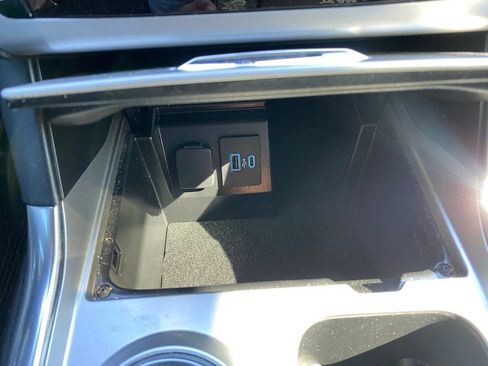 Used 2022 Ford Explorer XLT w/ Equipment Group 202A AWD/4WD image 19