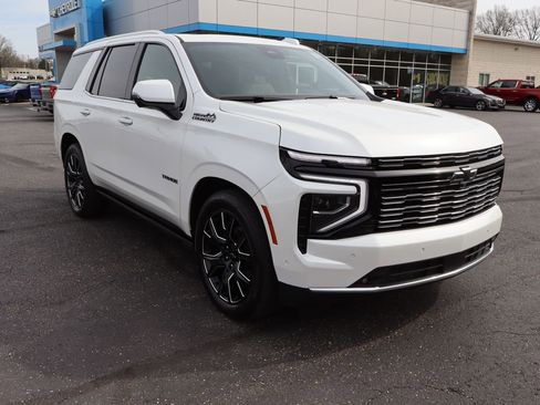 Used 2025 Chevrolet Tahoe High Country image 2