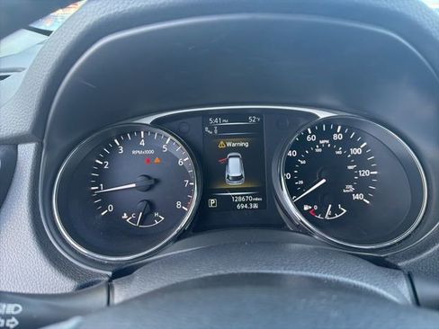 Used 2015 Nissan Rogue SL w/ SL Premium Package image 2