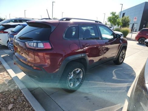 Used 2019 Jeep Cherokee Trailhawk w/ Comfort/Convenience Group AWD/4WD image 2