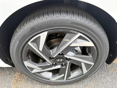 New 2026 Hyundai Elantra Limited image 19