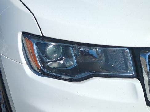 Used 2021 Jeep Grand Cherokee Laredo image 10