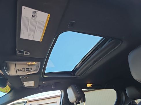 Used 2025 Toyota Sienna XSE image 32