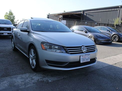 Used 2014 Volkswagen Passat 1.8T SE image 1