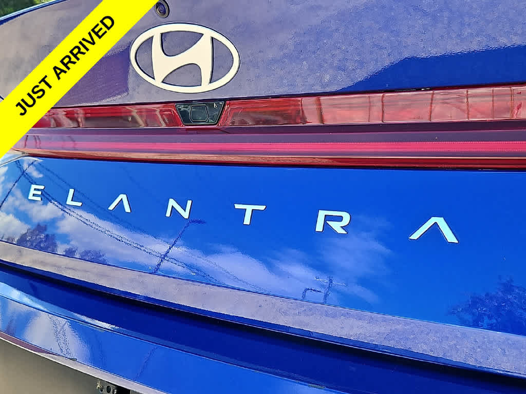 Used 2025 Hyundai Elantra Limited FWD image 32