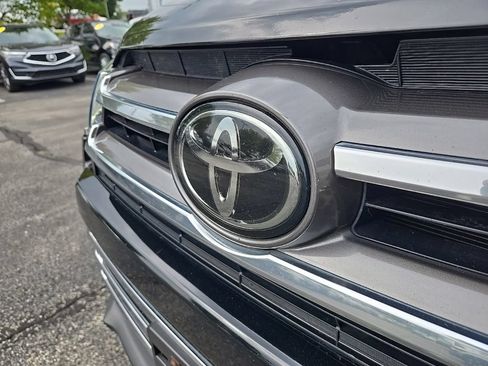 Used 2018 Toyota Highlander Limited Platinum AWD/4WD image 22