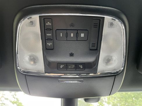 Used 2019 Jeep Grand Cherokee Altitude AWD/4WD image 35