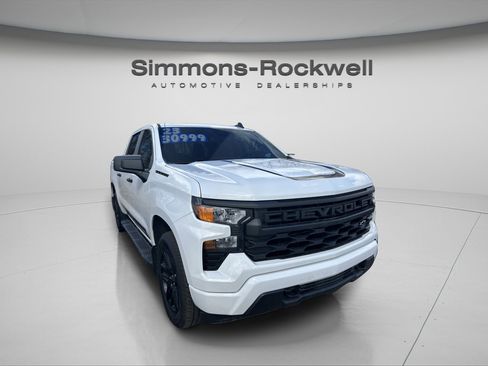 Used 2023 Chevrolet Silverado 1500 Custom image 2