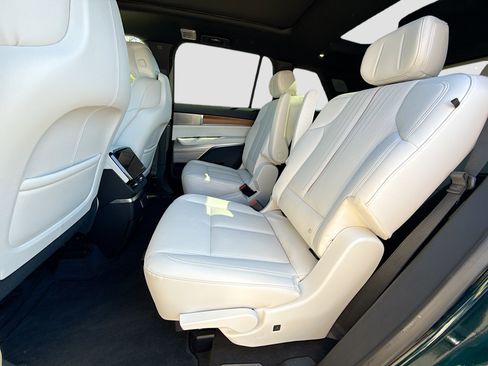 Used 2026 Cadillac Vistiq Luxury image 23