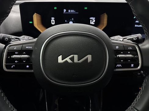 Used 2025 Kia Sorento EX AWD/4WD image 16