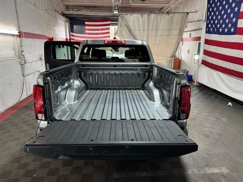 Used 2023 Chevrolet Colorado W/T image 12