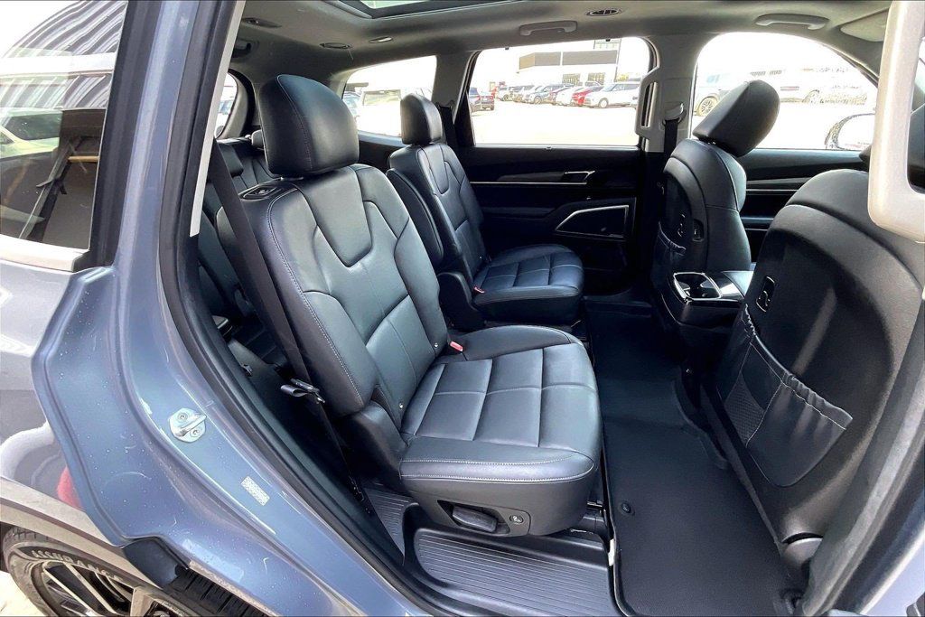Used 2022 Kia Telluride SX w/ Towing Package AWD/4WD image 26