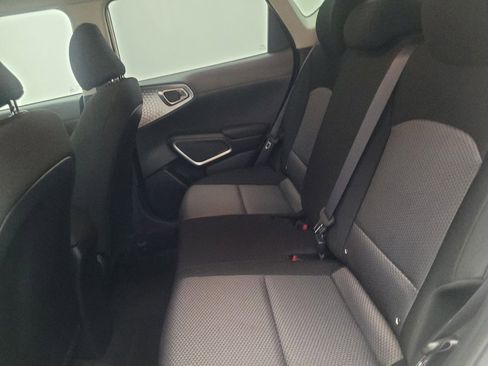Used 2025 Kia Soul LX w/ LX Technology Package FWD image 18