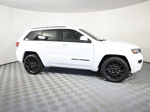 Used 2021 Jeep Grand Cherokee Laredo X AWD/4WD image 8