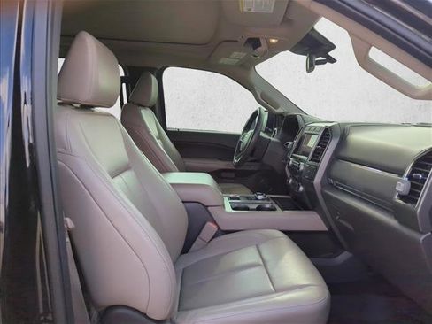 Used 2021 Ford Expedition XLT image 19