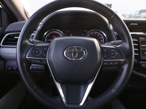 Used 2020 Toyota Camry XLE image 11