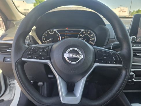 Used 2025 Nissan Altima 2.5 SV FWD image 22