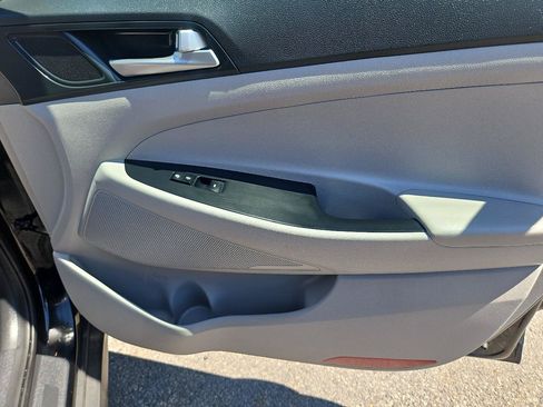 Used 2019 Hyundai Tucson Value AWD/4WD image 16