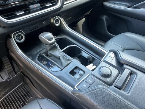 Used 2024 Toyota Grand Highlander AWD image 20