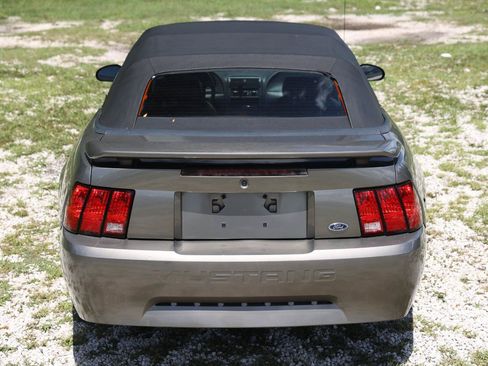 Used 2002 Ford Mustang Premium RWD image 9