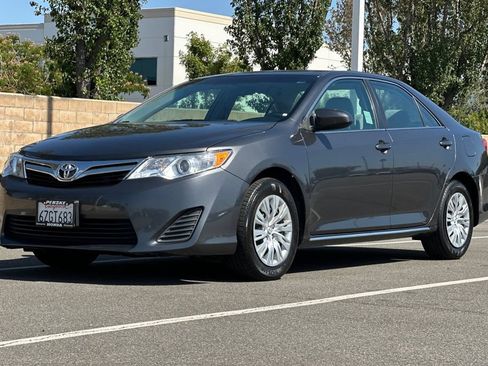 Used 2013 Toyota Camry LE FWD image 8