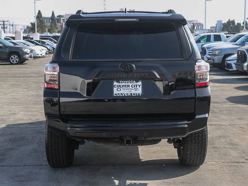 Used 2021 Toyota 4Runner TRD Off-Road image 8