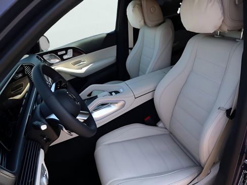 Used 2026 Mercedes-Benz GLS 450 4MATIC image 33
