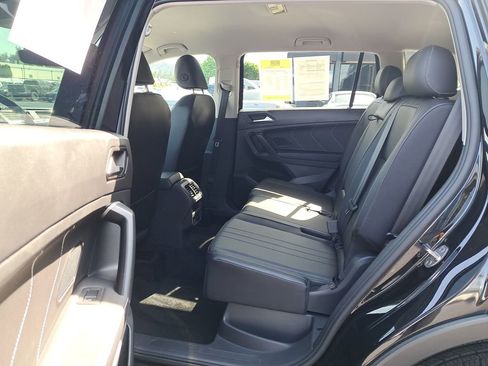 Used 2023 Volkswagen Tiguan SE AWD/4WD image 13