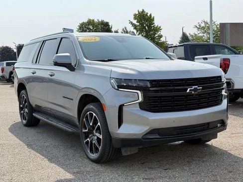 Used 2024 Chevrolet Suburban RST w/ Luxury Package AWD/4WD image 4
