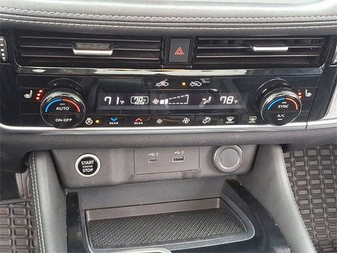 Used 2021 Nissan Rogue SL image 16