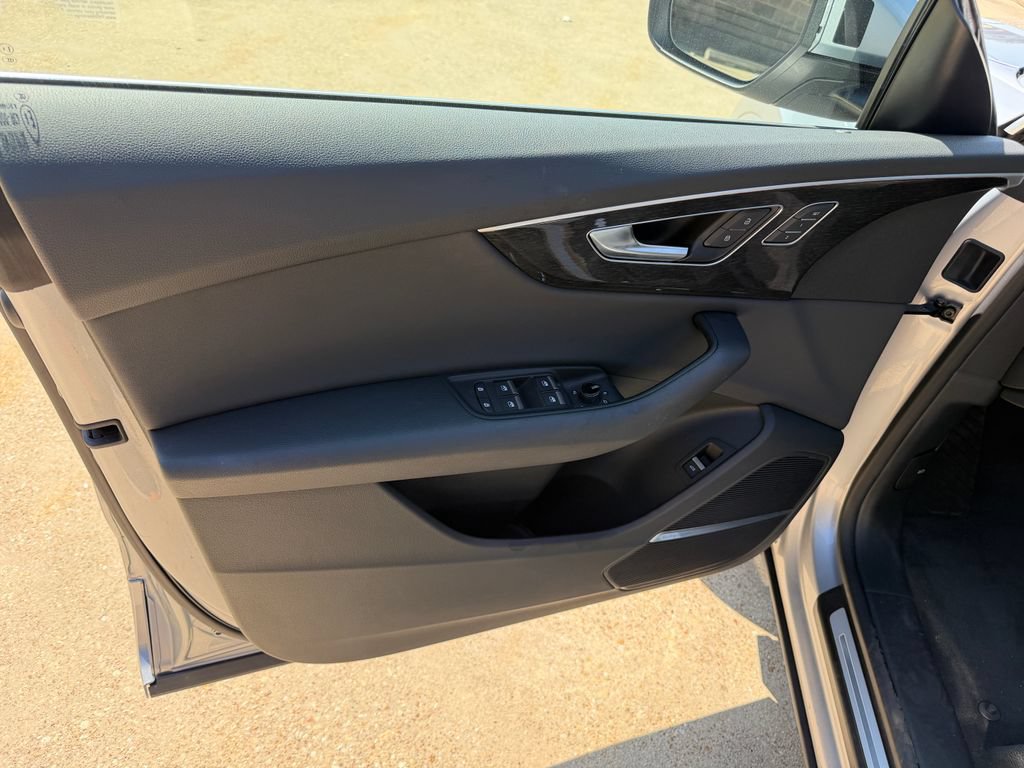 Used 2019 Audi Q8 Premium Plus AWD/4WD image 10