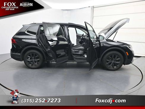 Used 2024 Volkswagen Tiguan SE w/ Panoramic Sunroof Package AWD/4WD image 42