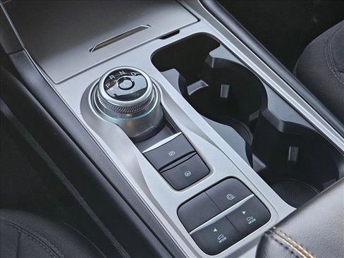 Used 2022 Ford Explorer XLT image 12