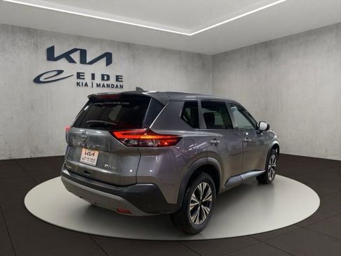 Used 2023 Nissan Rogue SV image 4