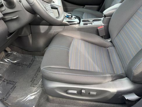 Used 2025 Nissan Leaf SV Plus image 13