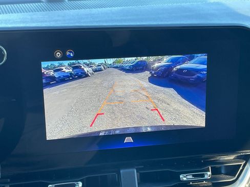 Used 2025 Chevrolet Equinox LT image 17