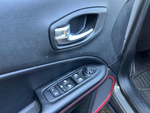 Used 2020 Jeep Compass Trailhawk AWD/4WD image 25