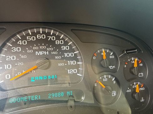 Used 2005 GMC Sierra 2500 SLE w/ Snow Plow Prep Package AWD/4WD image 15