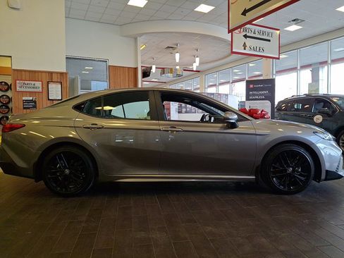 Used 2026 Toyota Camry SE w/ Convenience Package image 7