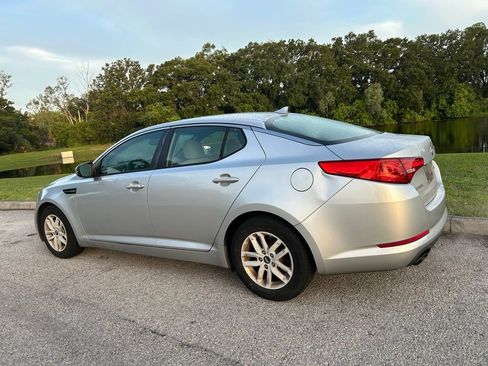Used 2011 Kia Optima LX w/ Convenience Pkg FWD image 4