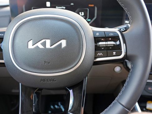 Used 2025 Kia Carnival SX FWD image 23
